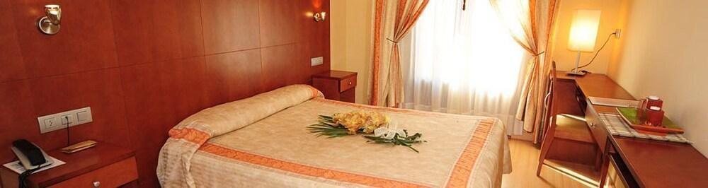 Hotel Jaques Хака Экстерьер фото