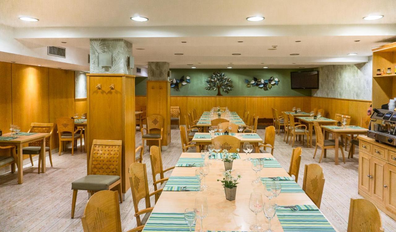 Hotel Jaques Хака Экстерьер фото